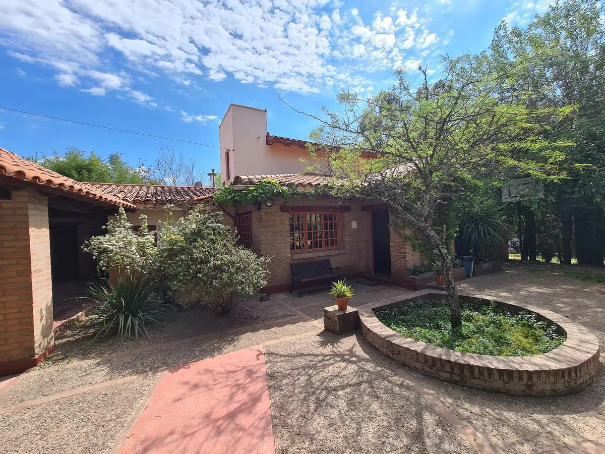 Casa en Venta - Bº El Golf -Hermoso Parque 3