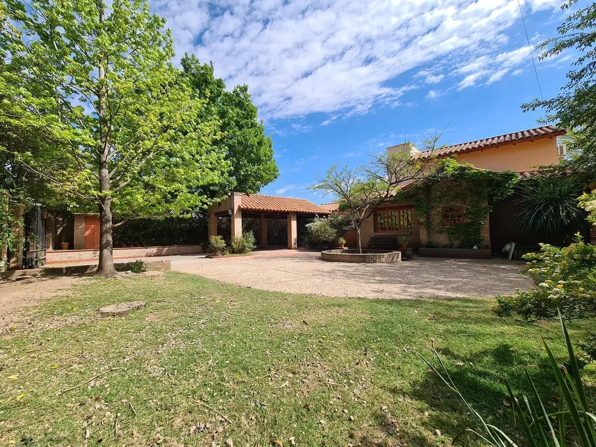 Casa en Venta - Bº El Golf -Hermoso Parque 2