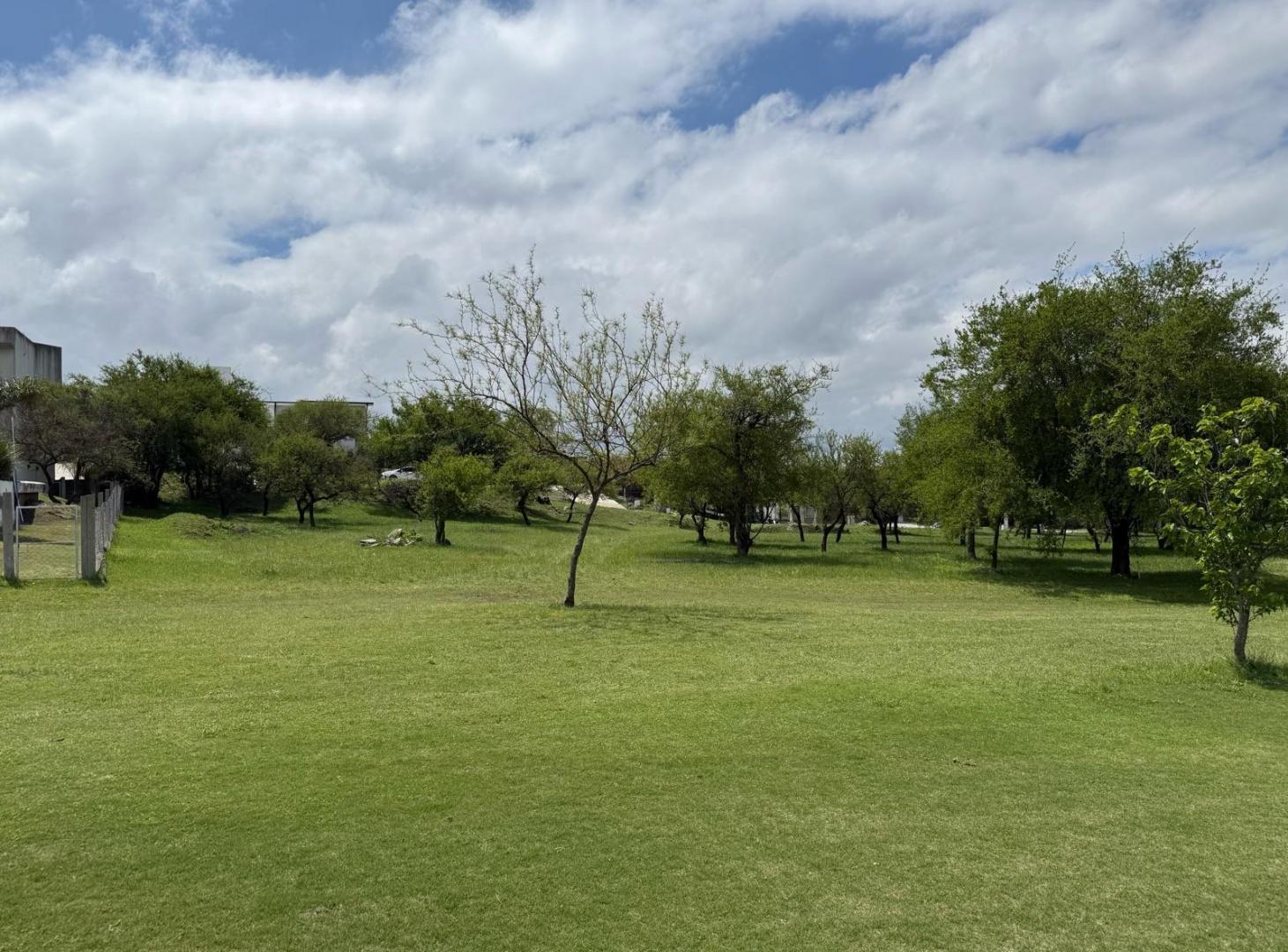 Foto de Terreno ALTA GRACIA COUNTRY GOLF - TODOS LOS SERVICIOS - 1056 M2, imagen 2