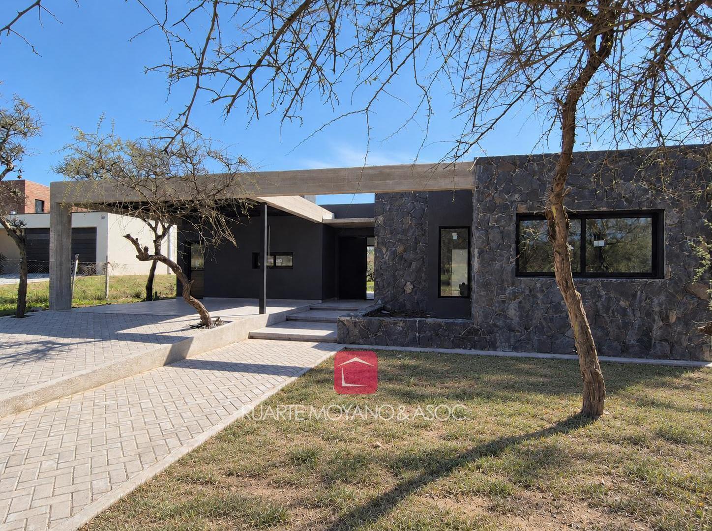 Casa de 3 dormitorios - Alta Gracia Country Golf - 1350 m2