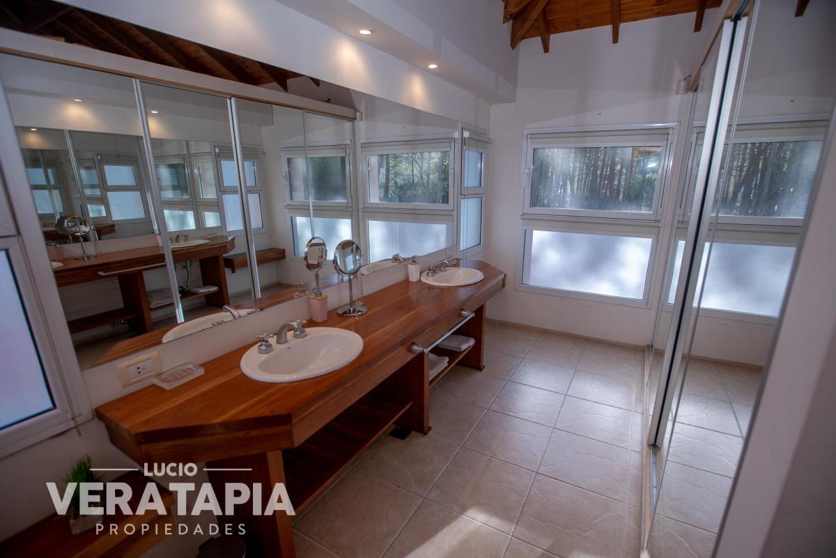 Foto de Penelope Nº 415 esq. Polifemo, Zona norte. 5 amb., piscina climatiza, imagen 4
