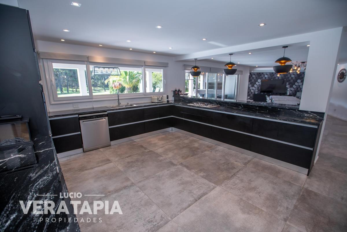 Foto de Av Shaw y De La Merluza- Importante propiedad en venta- PINAMAR, imagen 3