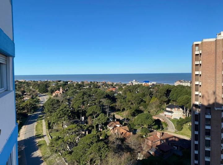 Departamento de 3 ambientes con vista franca al mar en Centro 2