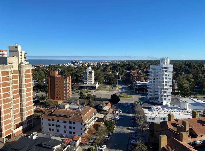 Departamento de 3 ambientes con vista franca al mar en Centro 4