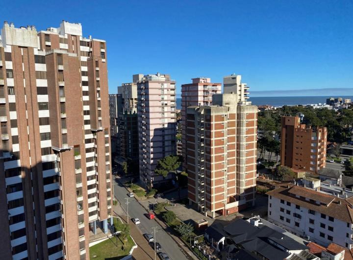Departamento de 3 ambientes con vista franca al mar en Centro 3