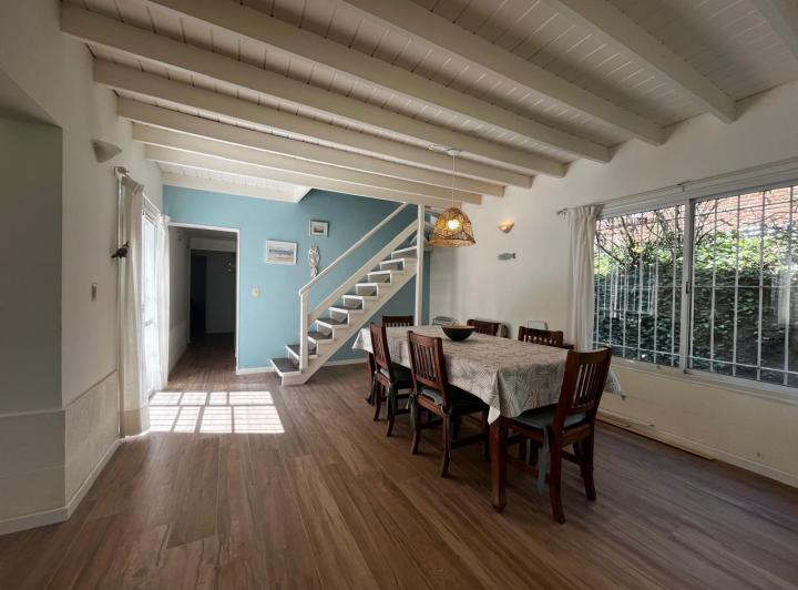 Casa en Lasalle, 4 ambientes, a 300 mts del mar 2