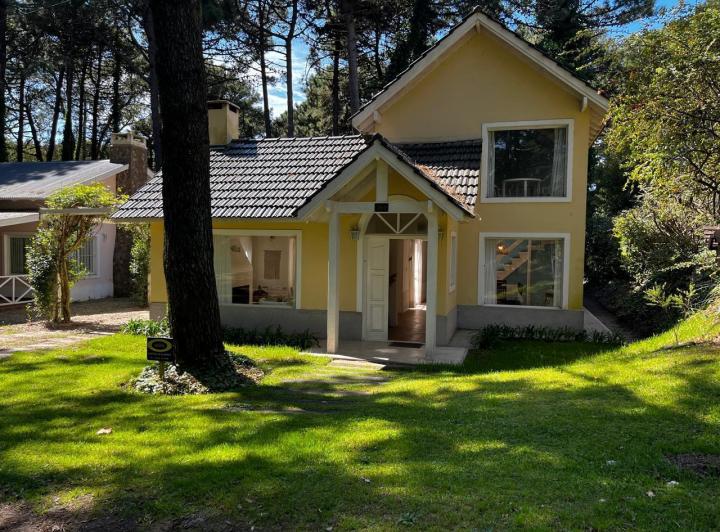 Casa en Lasalle, 4 ambientes, a 300 mts del mar 4