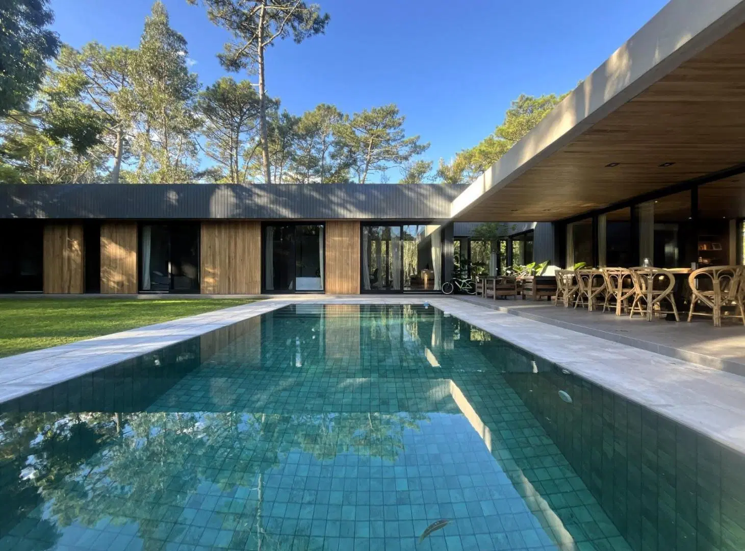 Casa en Cariló. 4 dormitorios. Piscina. Domótica 2