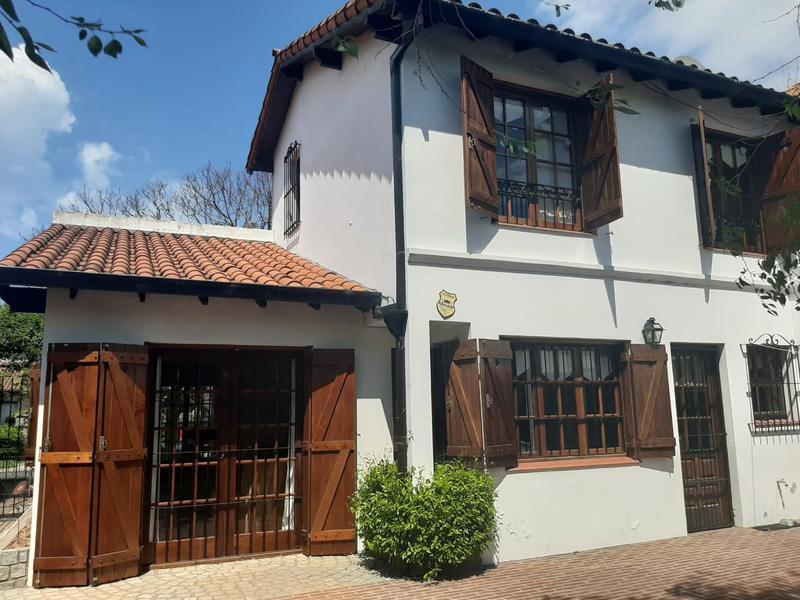 Importante Chalet Estilo Colonial con Parque y Piscina. 3