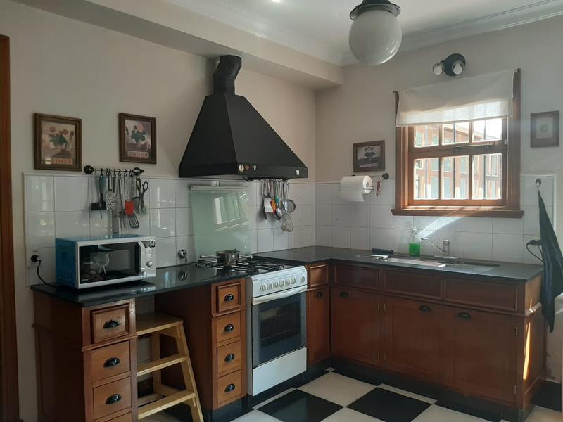 Importante Chalet Estilo Colonial con Parque y Piscina. 2