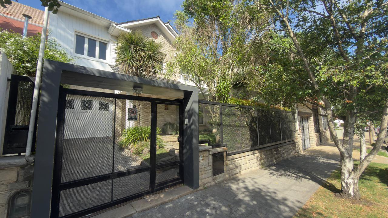 Chalet de 4 amb con dependencia de servicio