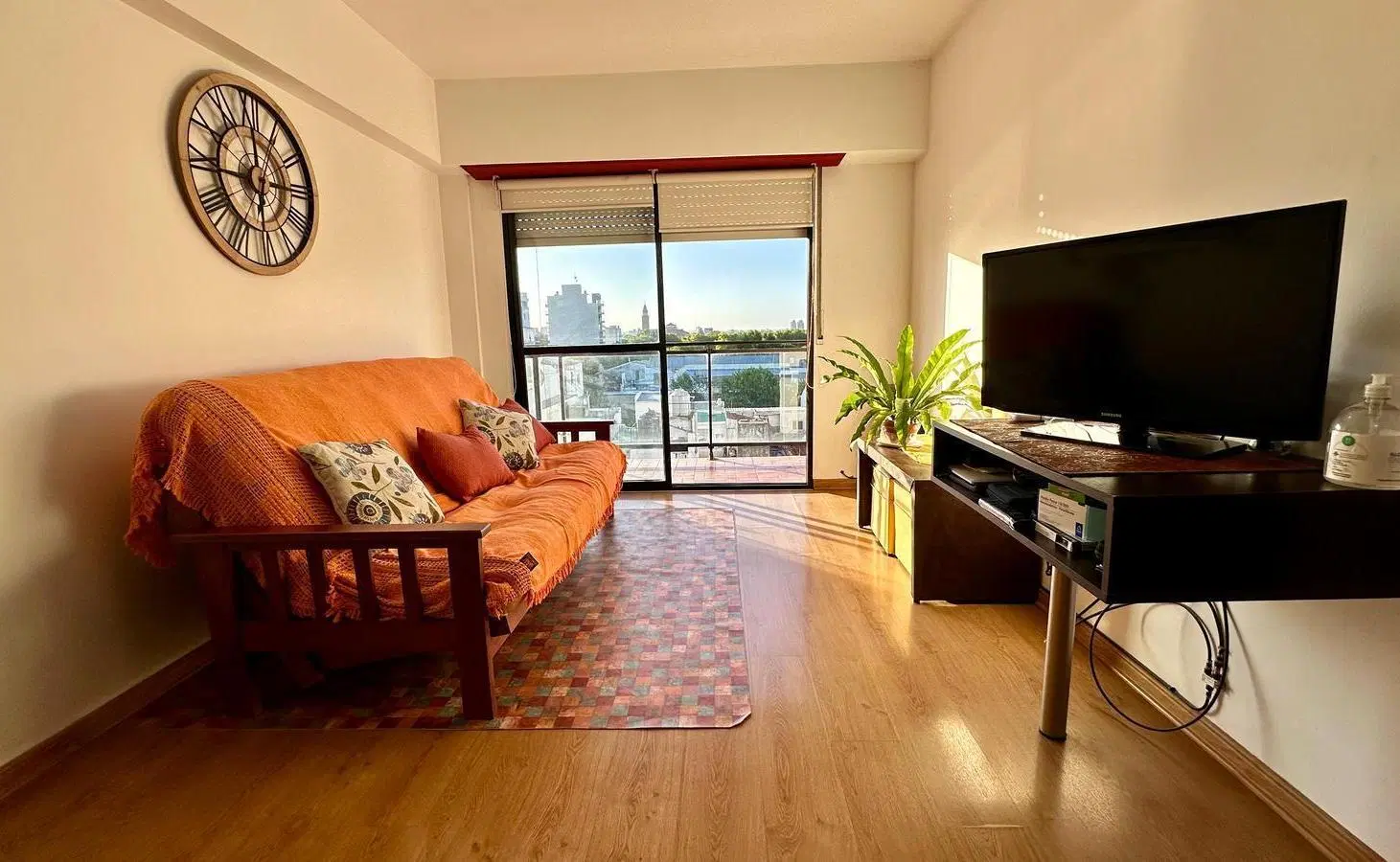 MONOAMBIENTE EN VENTA CON TODO EL SOL DE TARDE. ZONA LA PERLA 2