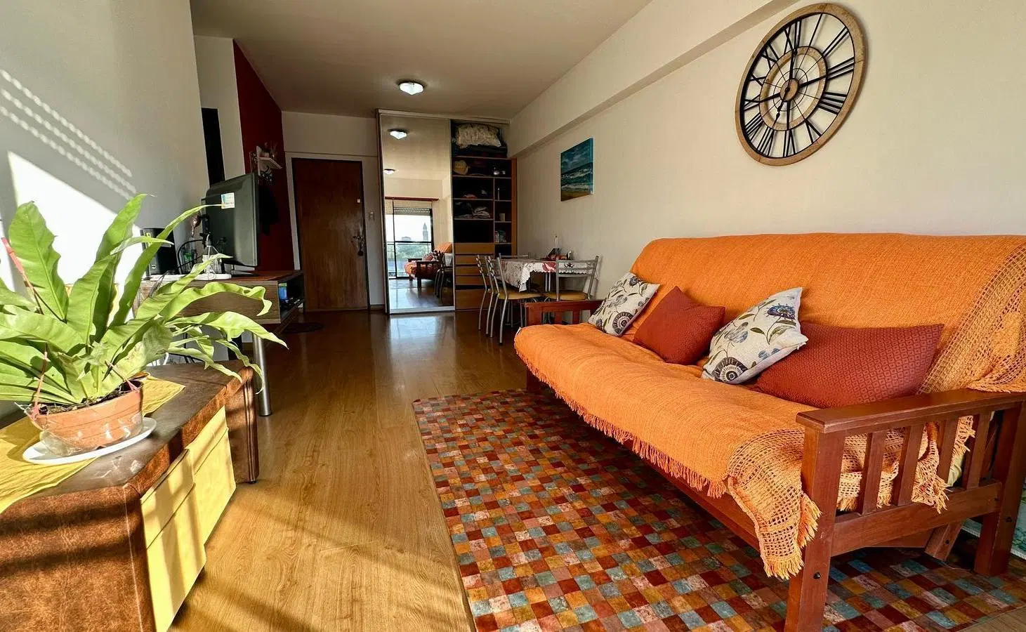 MONOAMBIENTE EN VENTA CON TODO EL SOL DE TARDE. ZONA LA PERLA 1