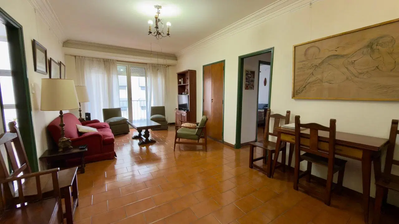 Departamento 3 ambientes con dependencia y balcón con vista lateral al mar - Av. Colón 1400 2
