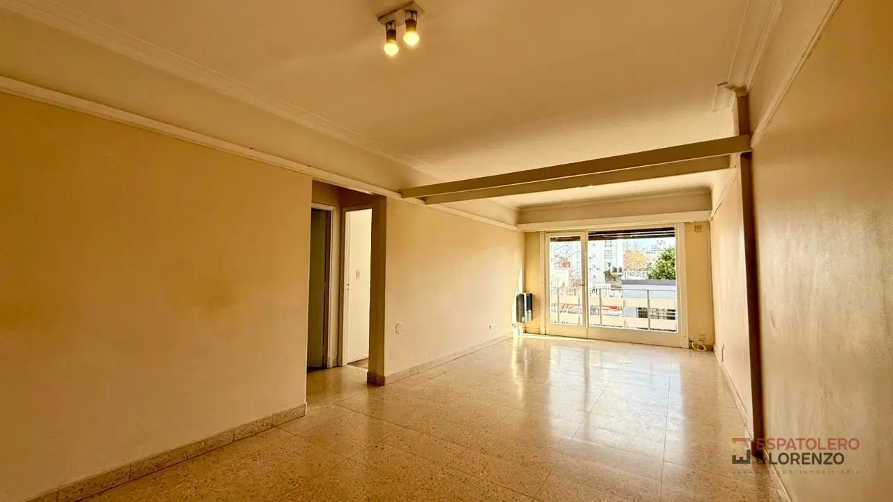 Alquiler Depto 3 amb con balcon al frente- Plaza Mitre 8