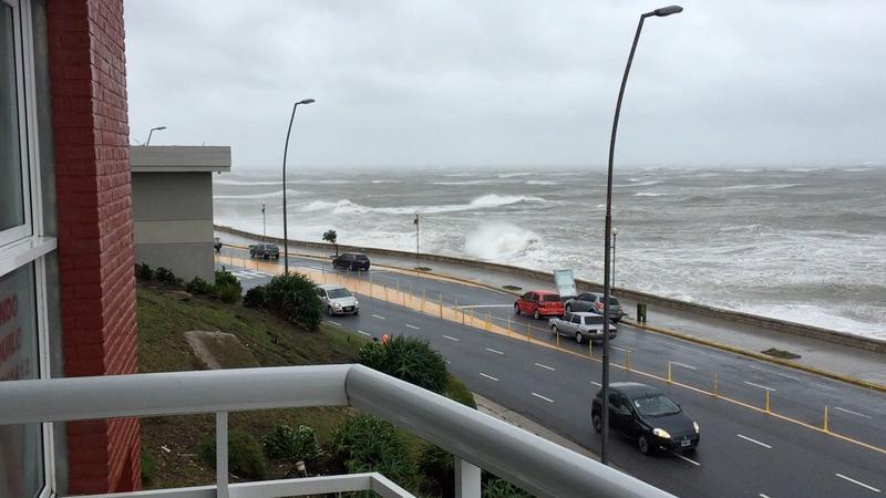 Foto de Depto 4 ambientes con balcon saliente y vista plena al mar., imagen 3