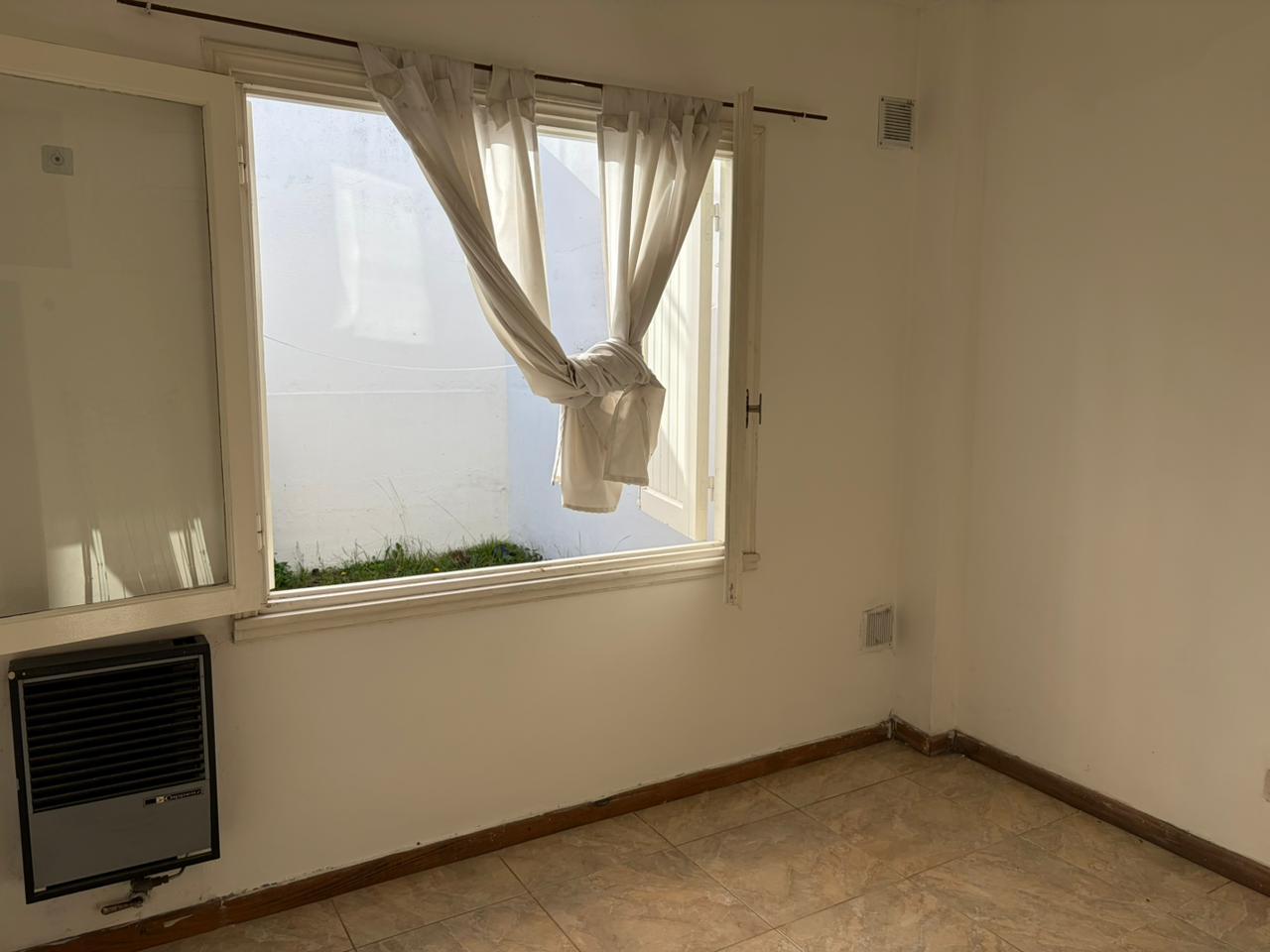 Foto de Alquiler PH 3 amb con patio en Divino Rostro, imagen 5