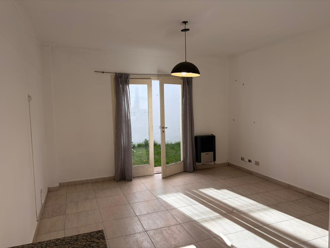 Foto de Alquiler PH 3 amb con patio en Divino Rostro, imagen 3