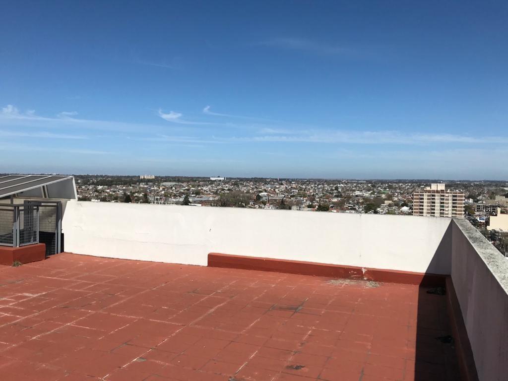 Departamento 3 Ambientes con Terraza Propia y Cochera. 3