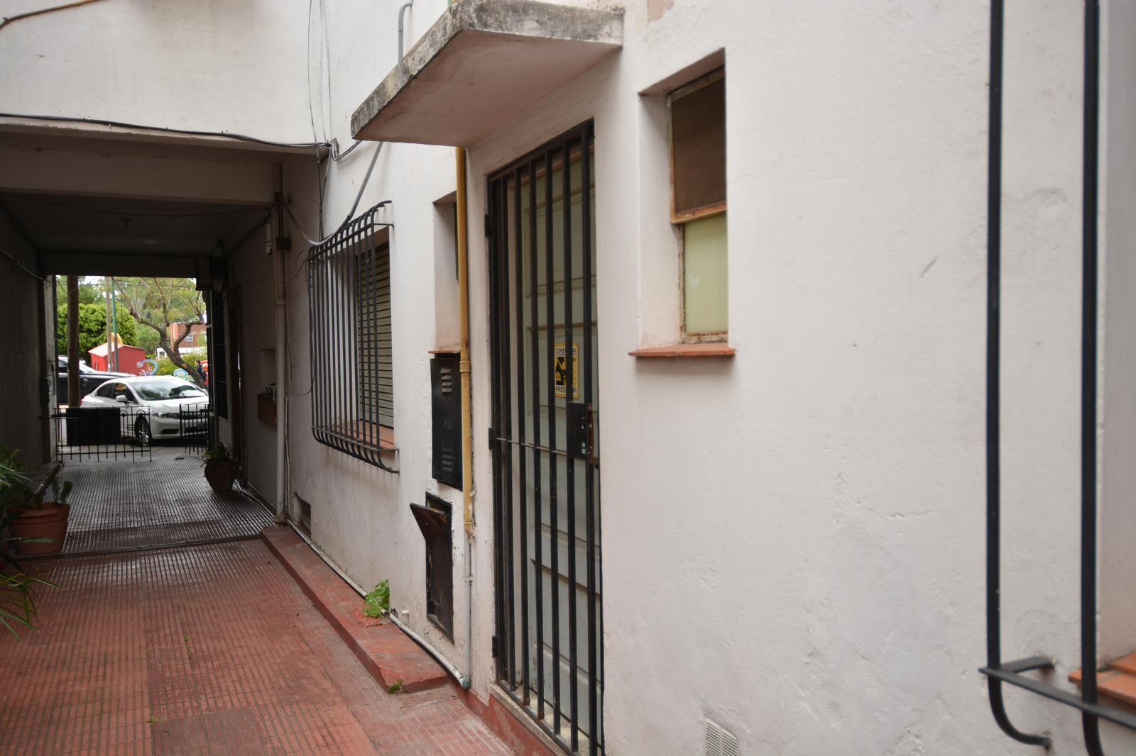 OLIVOS. Local Comercial y Vivienda con Entradas Independientes .
