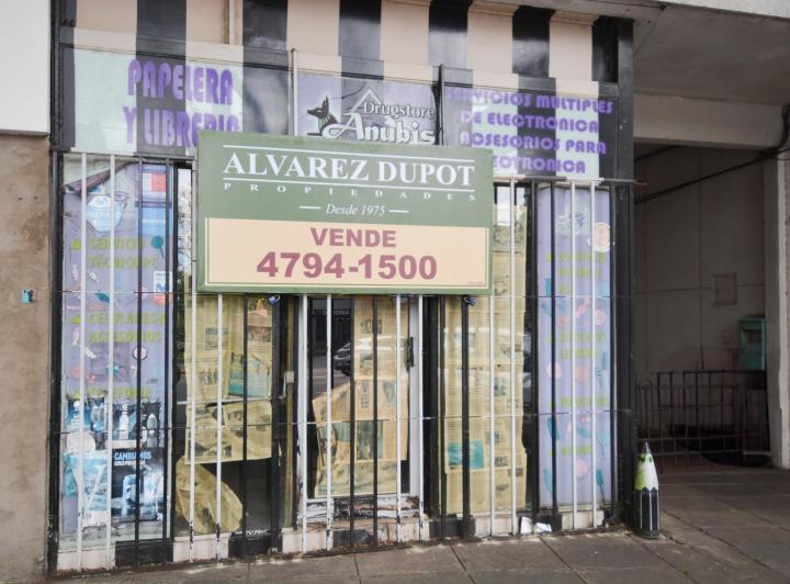 OLIVOS. Local Comercial y Vivienda con Entradas Independientes .