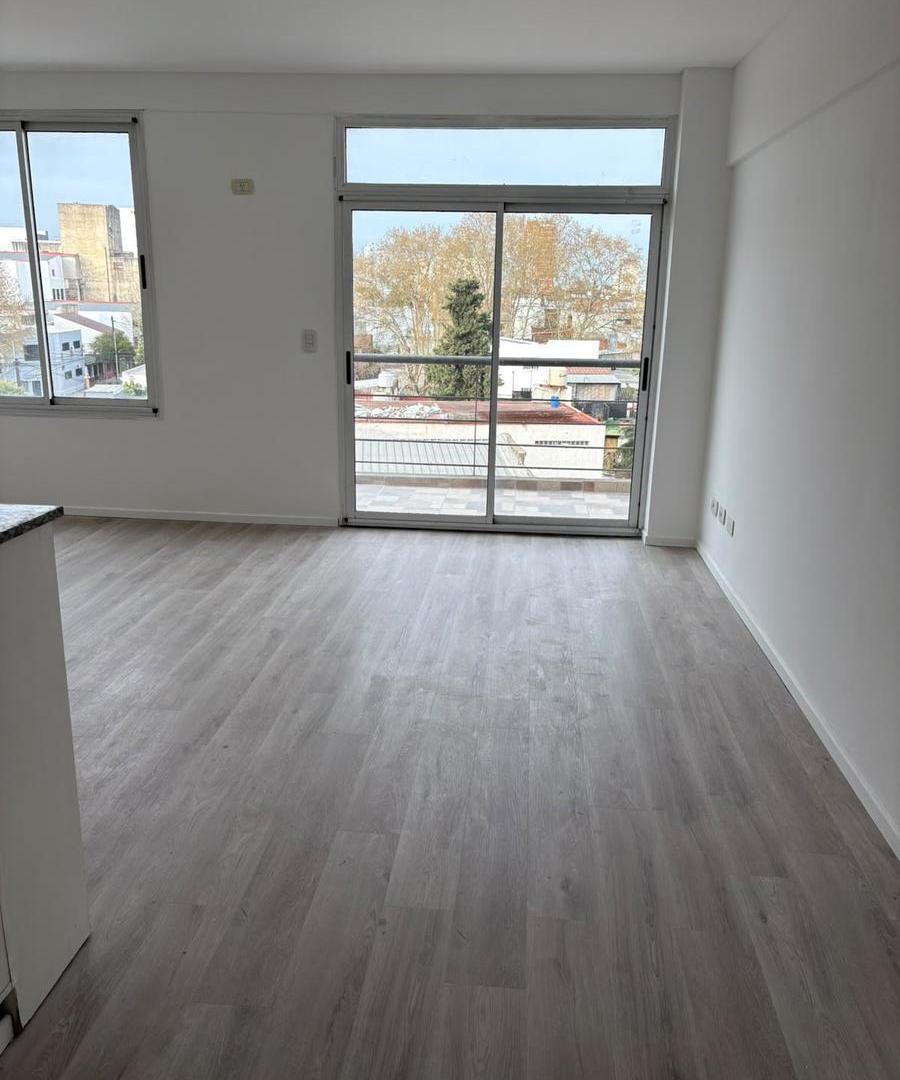 Foto de Departamento Alquiler - Monte Castro, imagen 2
