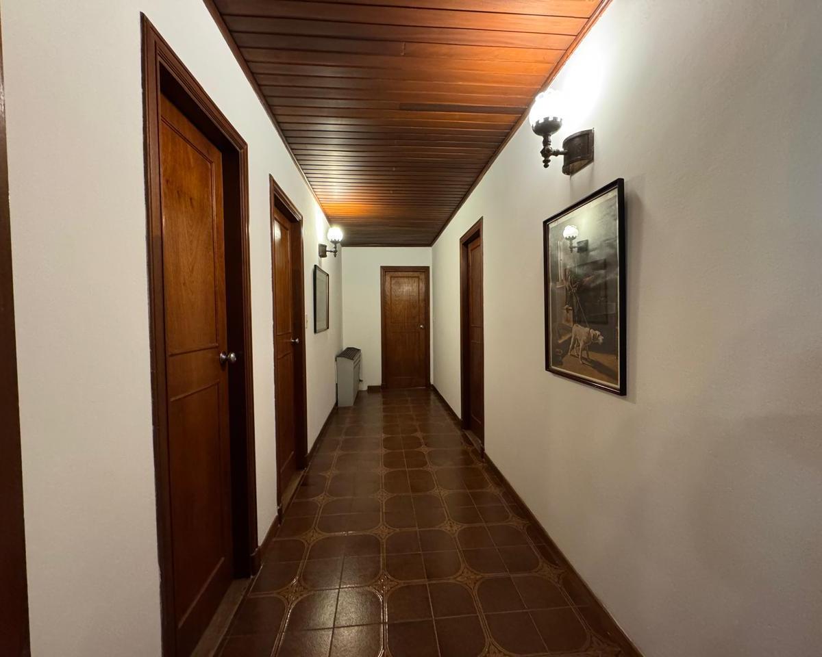 Foto de Casa 6 ambientes en venta. Zona Centro,Villa Gesell., imagen 2