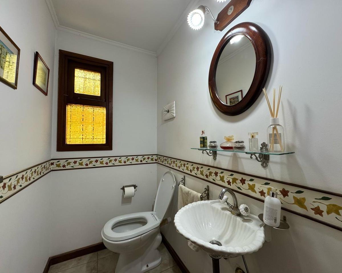 Foto de Casa 5 ambientes en venta. Zona Norte,Villa Gesell., imagen 3