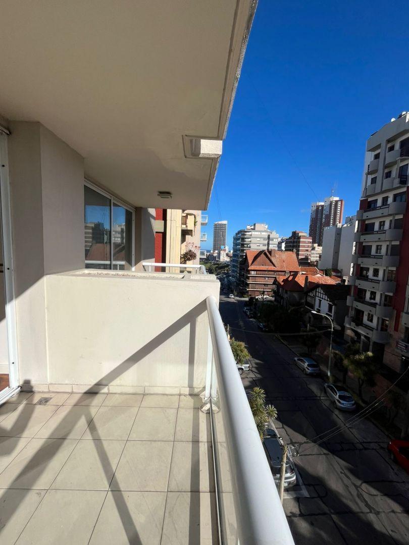 Foto de Semipiso en alquiler temporario 3 ambientes para 4 con cochera - Playa, imagen 3