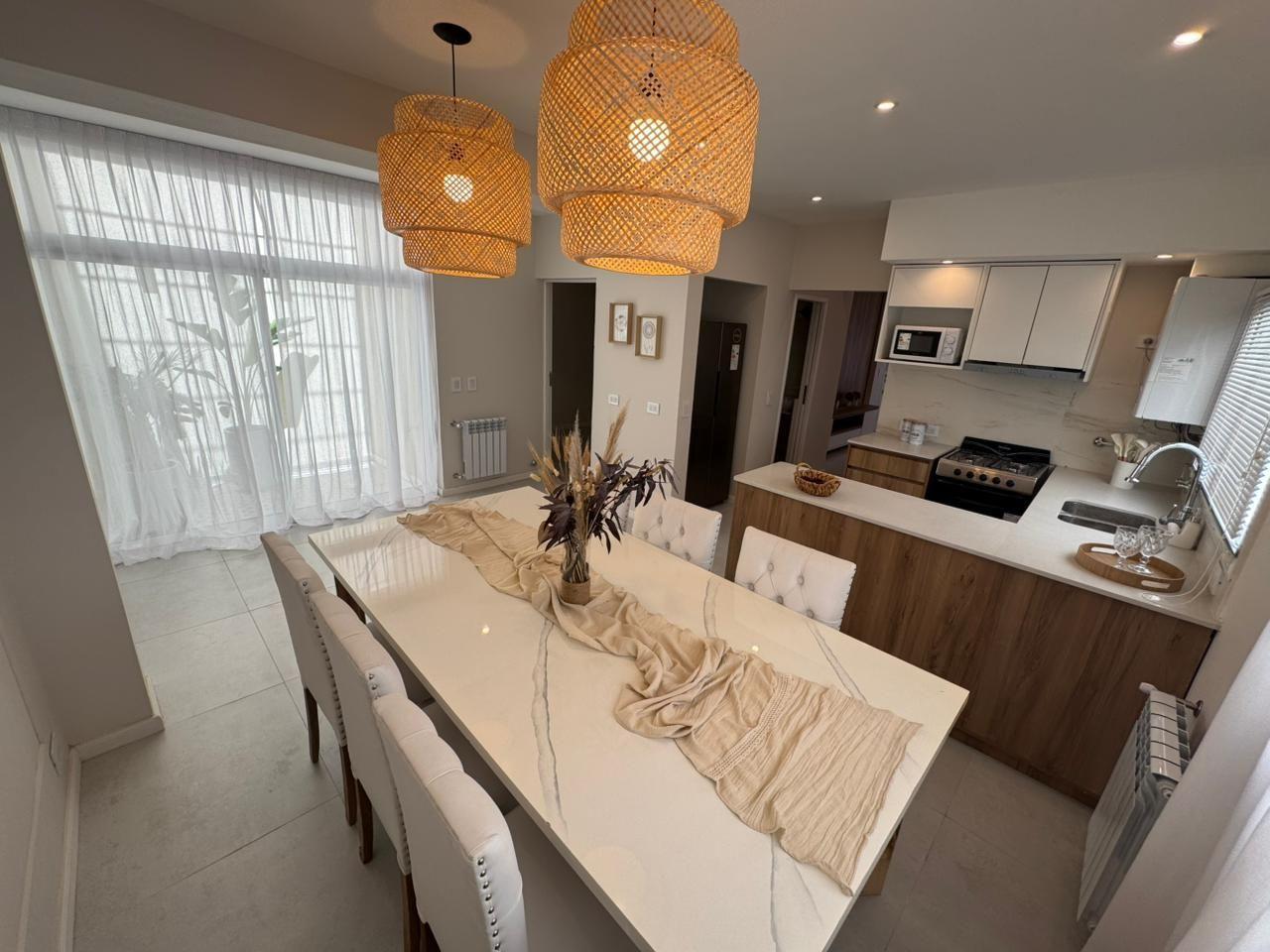 Foto de Casa en venta 5 ambientes con garaje y terraza - Antigua Terminal, imagen 2