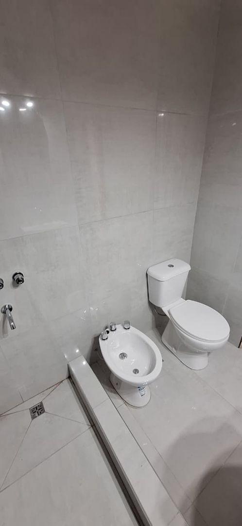 Foto de Casa en venta 3 ambientes con quincho y garaje - Parque Luro, imagen 3