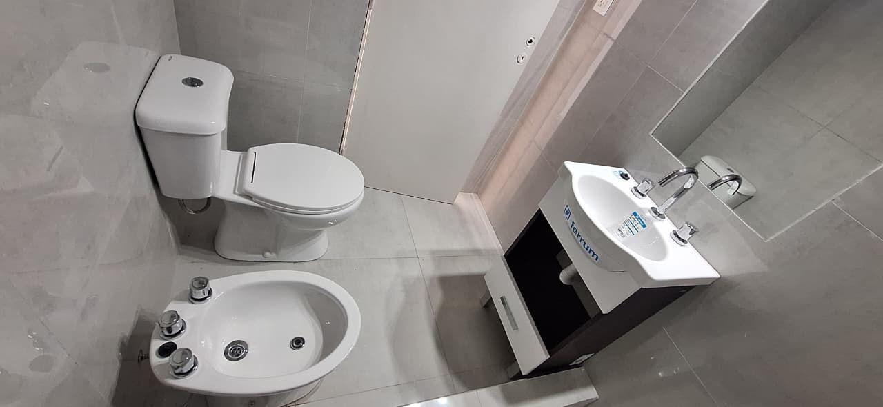 Foto de Casa en venta 3 ambientes con quincho y garaje - Parque Luro, imagen 2