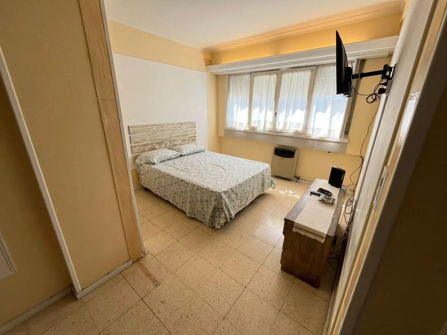 DEPARTAMENTO 1 AMBIENTE DESPLAZADO PARA ALQUILER ESTUDIANTES 2026, PLAZA COLÓN 4
