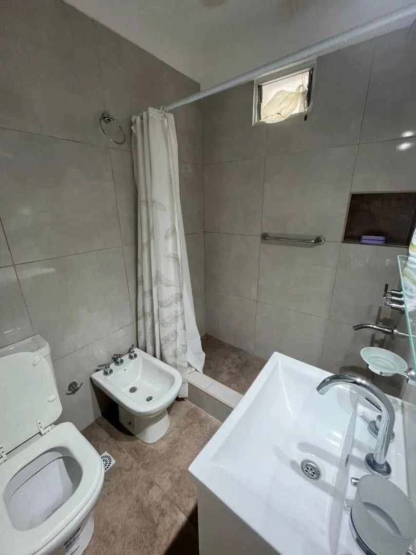 VENTA DEPARTAMENTO DE 2 AMBIENTES CON BALCON SALIENTE A LA CALLE PLAZA COLON 4