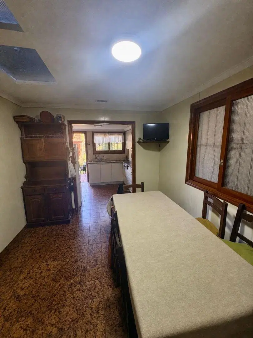 CHALET 5 AMBIENTES CON GARAGE, PARQUE Y QUINCHO, PARQUE LURO 4