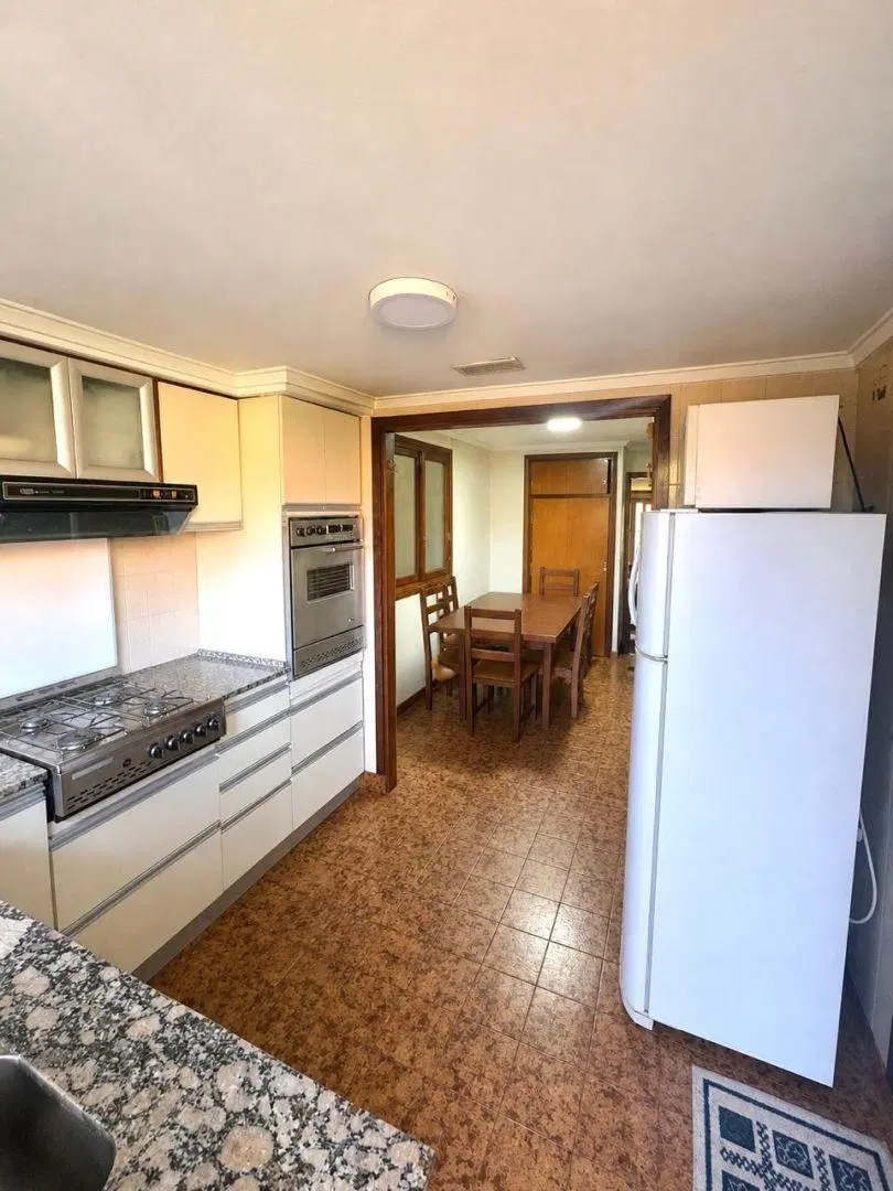 CHALET 5 AMBIENTES CON GARAGE, PARQUE Y QUINCHO, PARQUE LURO 5