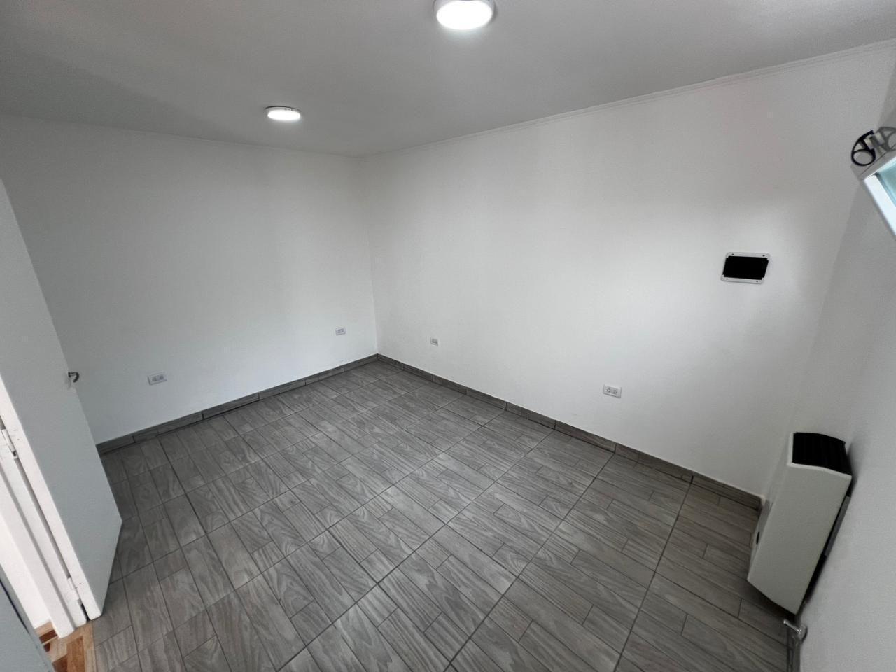 Foto de PH en venta 1 ambiente reciclado con patio - Puerto, imagen 2