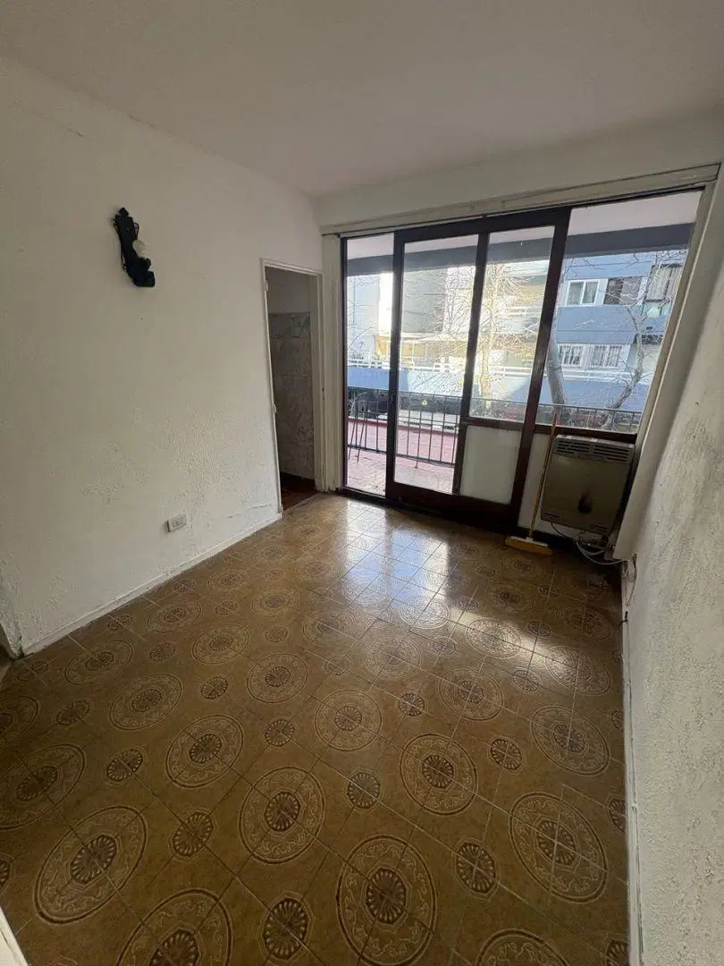 VENTA DEPARTAMENTO 1 AMBIENTE CON BALCÓN AL FRENTE, PLAZA COLÓN 4