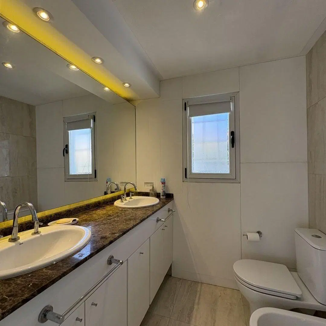 VENTA CHALET 4 AMBIENTES CON COCHERA DOBLE Y PATIO CON PARRILLA, LOS TRONCOS / S 5