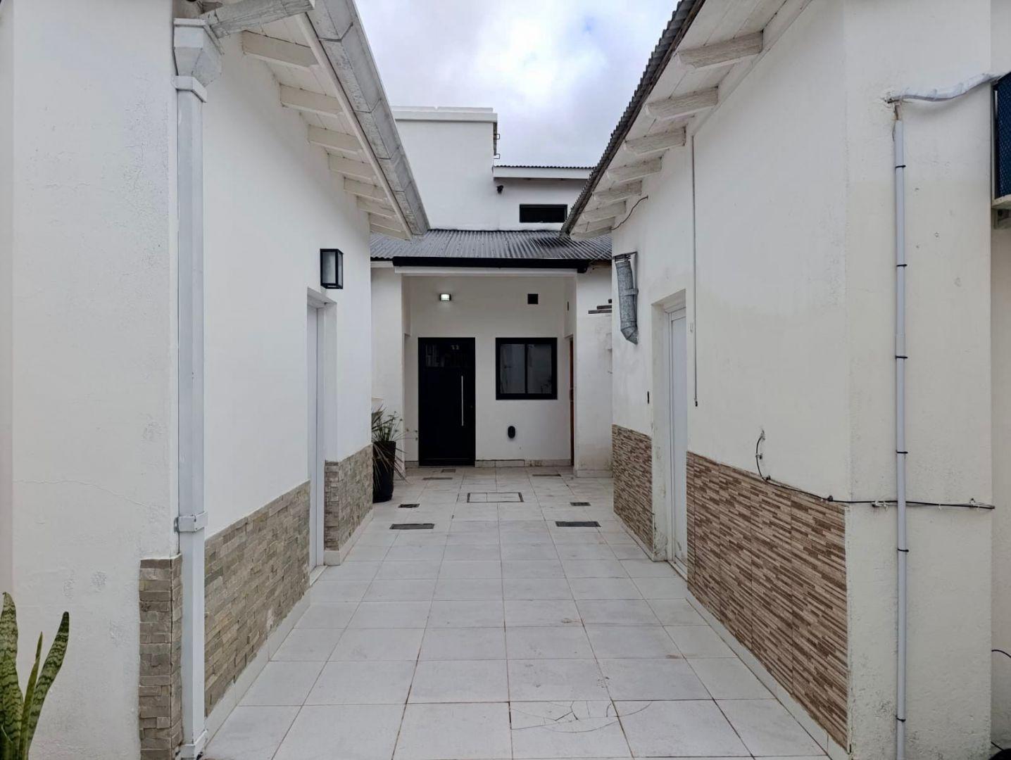 Foto de PH en venta 1 ambiente con dependencia reciclado - Parque Luro, imagen 1