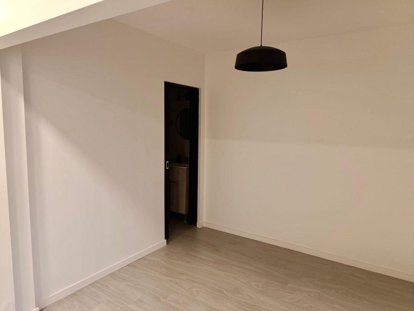 Foto de PH en venta 1 ambiente con dependencia reciclado - Parque Luro, imagen 2