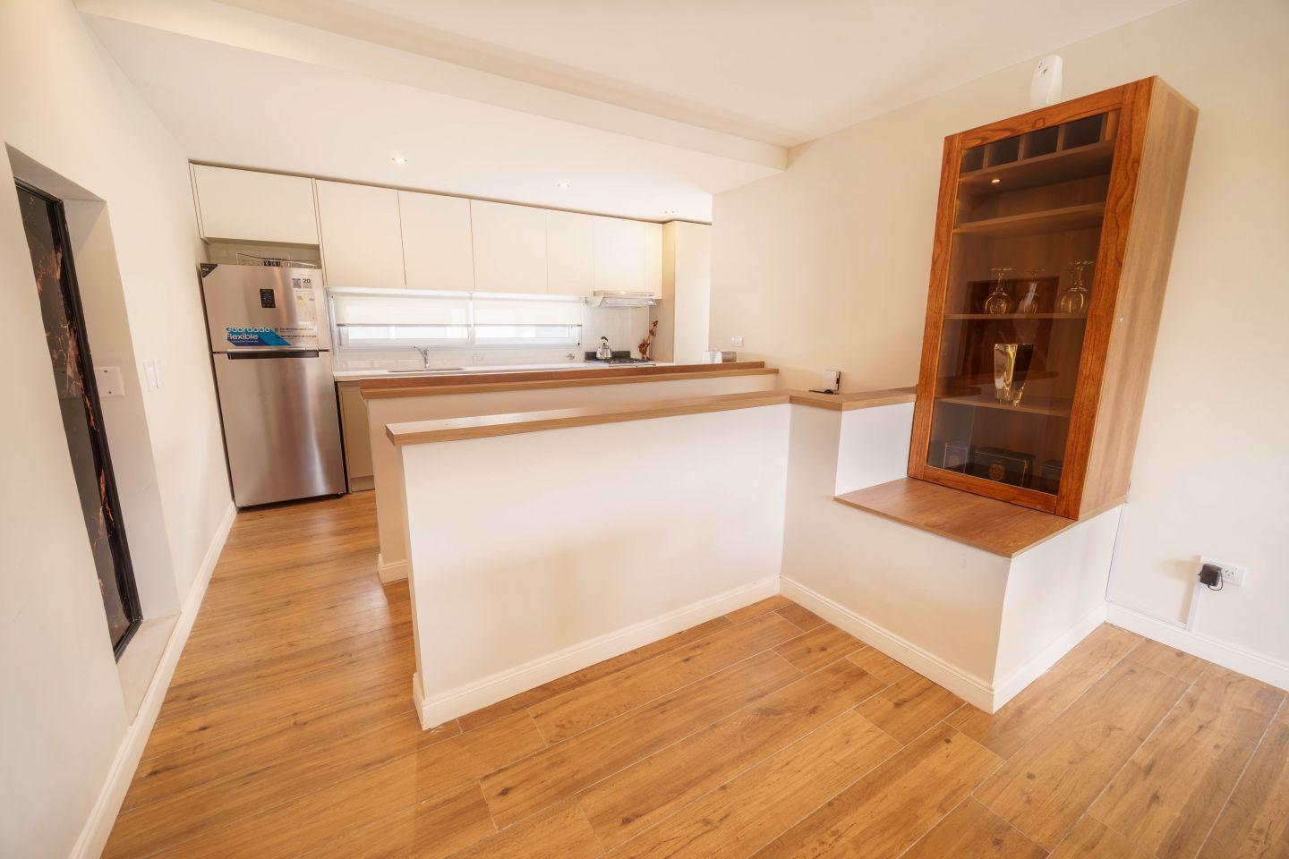 Foto de PH en venta 4 ambientes en dúplex con cochera y bauleras - Güemes, imagen 3