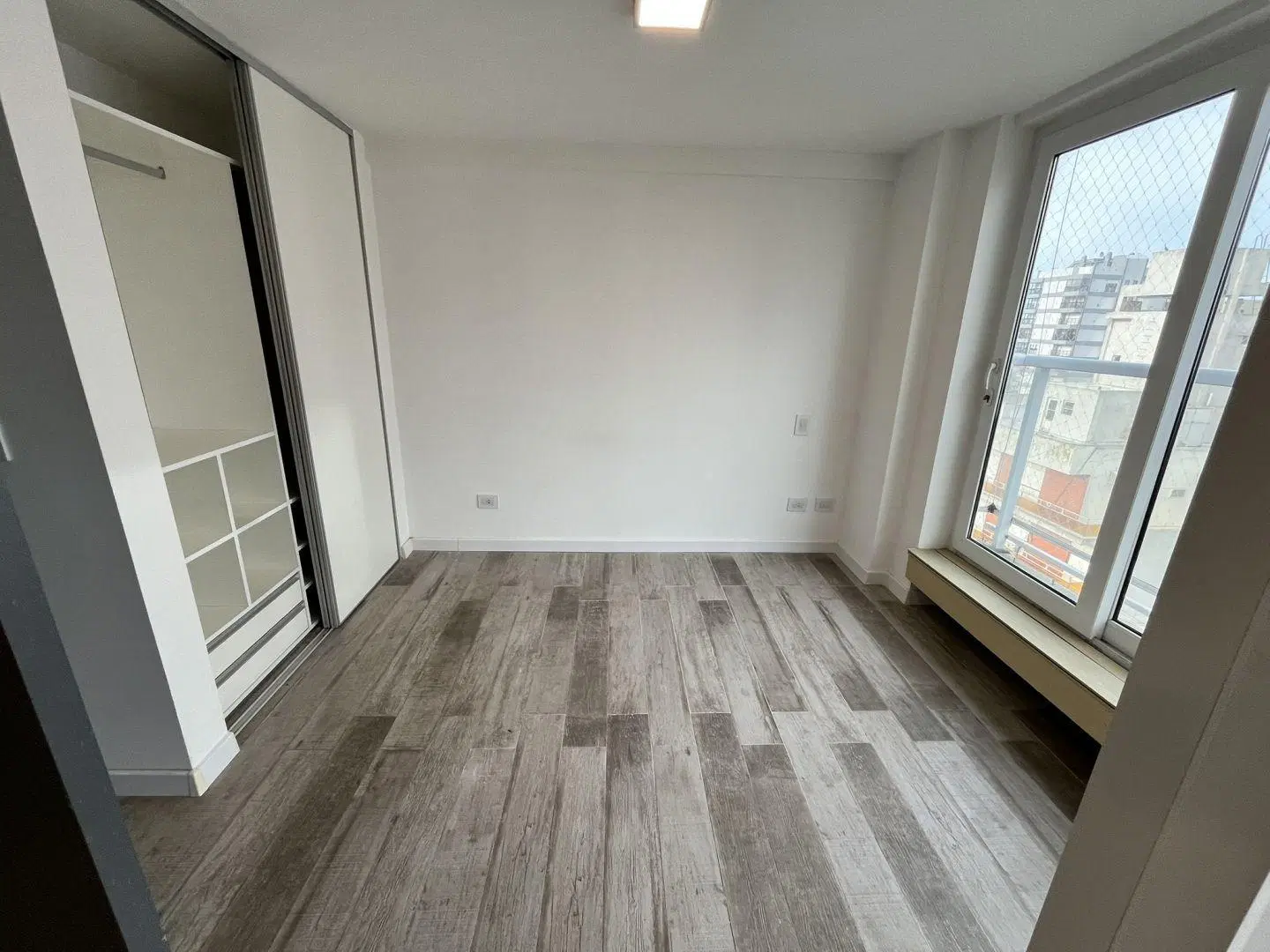DEPARTAMENTO 2 AMBIENTES CON DOBLE BALCÓN Y VISTA AL MAR, PUNTA MOGOTES 2