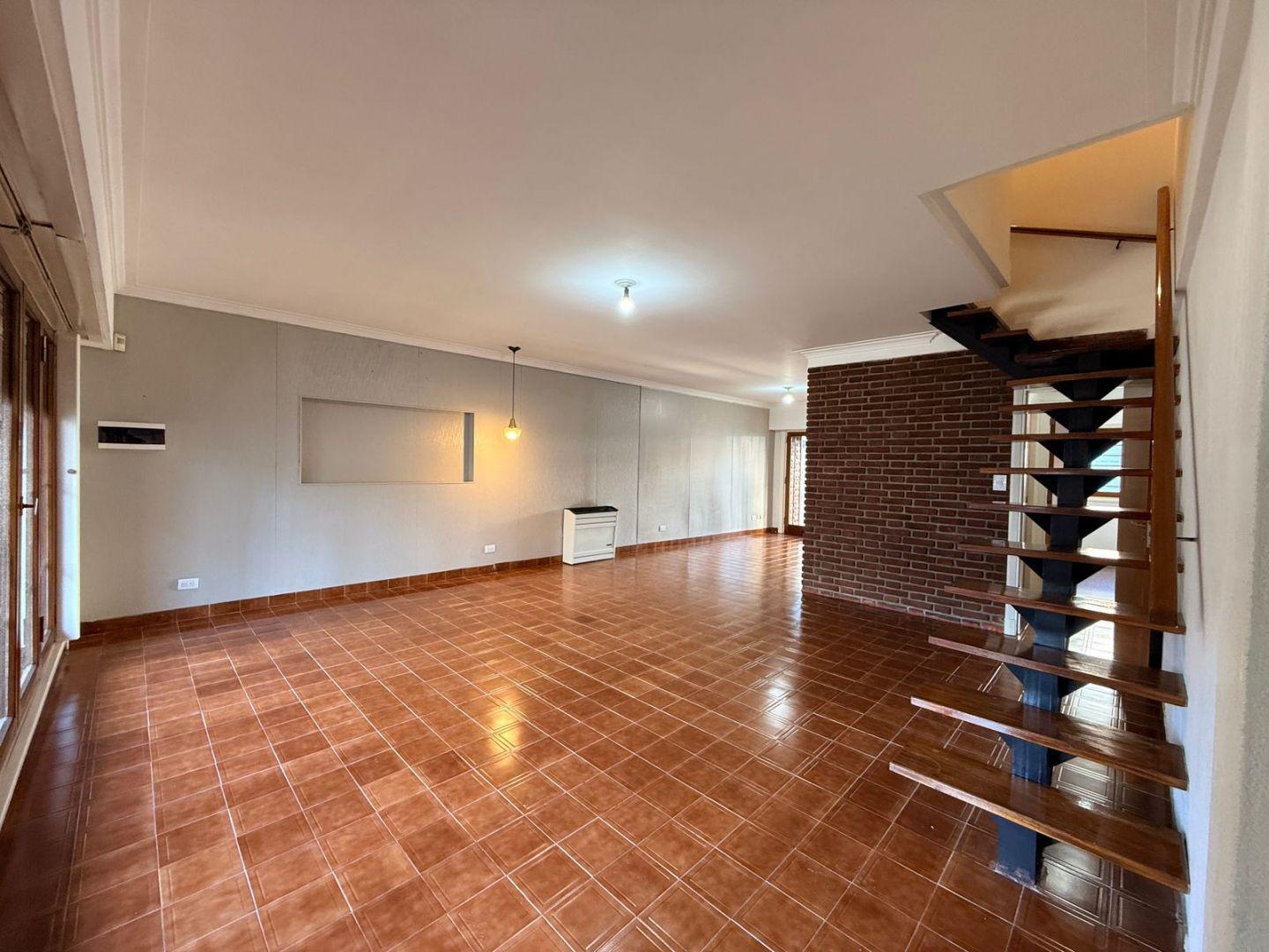 Foto de ALQUILER CHALET DE 3 AMB CON GARAGE, PARRILLA Y DEPENDENCIA, GÜEMES, imagen 4
