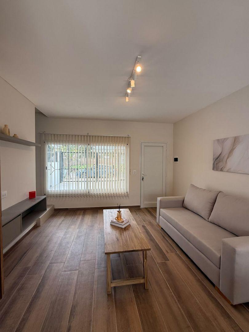 Foto de Dúplex en venta 4 ambientes con cochera, patio y balcón - Parque Luro, imagen 4