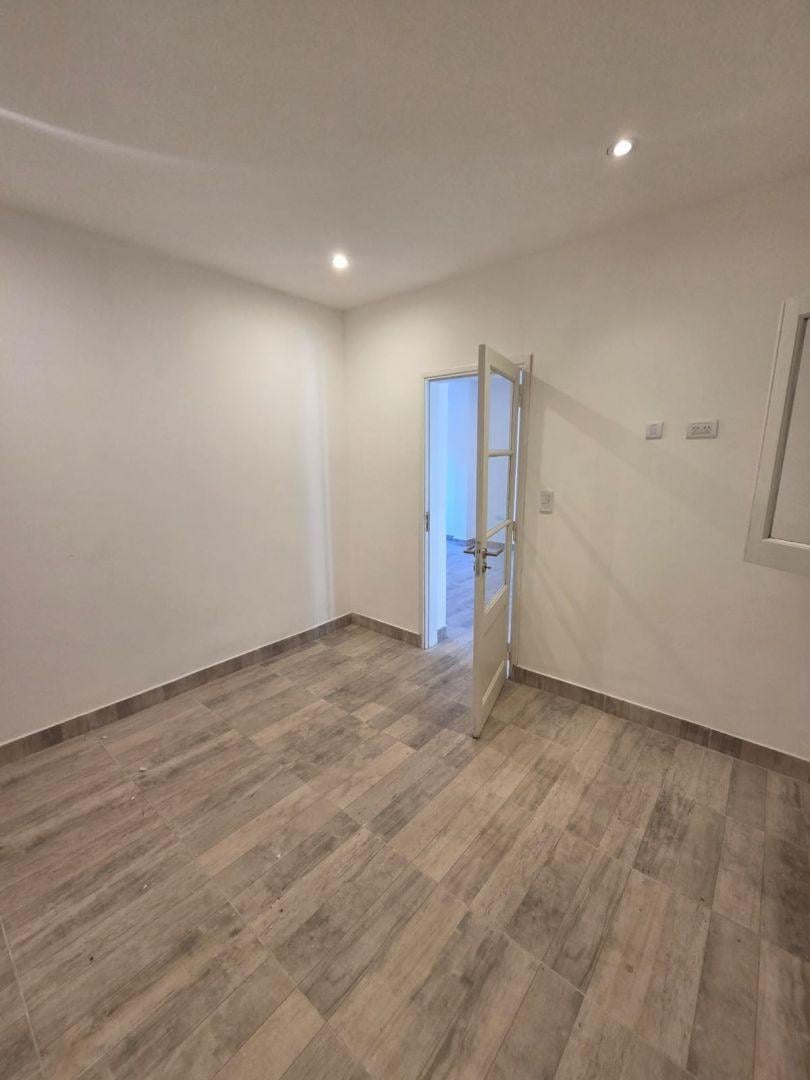 Foto de PH en venta 2 ambientes en dúplex reciclado - San José, imagen 3