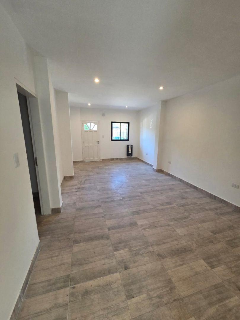 Foto de PH en venta 2 ambientes en dúplex reciclado - San José, imagen 1