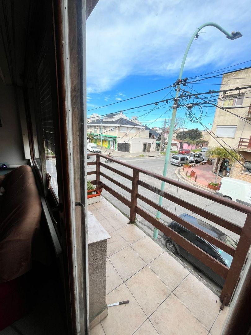 Foto de PH DE 3 AMBIENTES CON DOBLE BALCON Y TERRAZA PRIVADA DE 90 MTS , LA, imagen 2