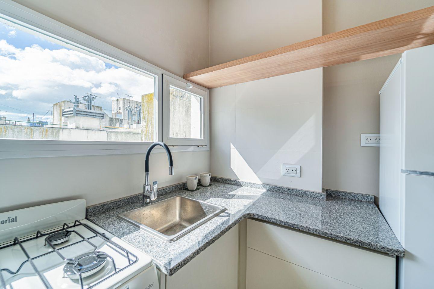 Foto de Departamento en venta 2 ambientes reciclado con balcón - Plaza Mitre, imagen 2