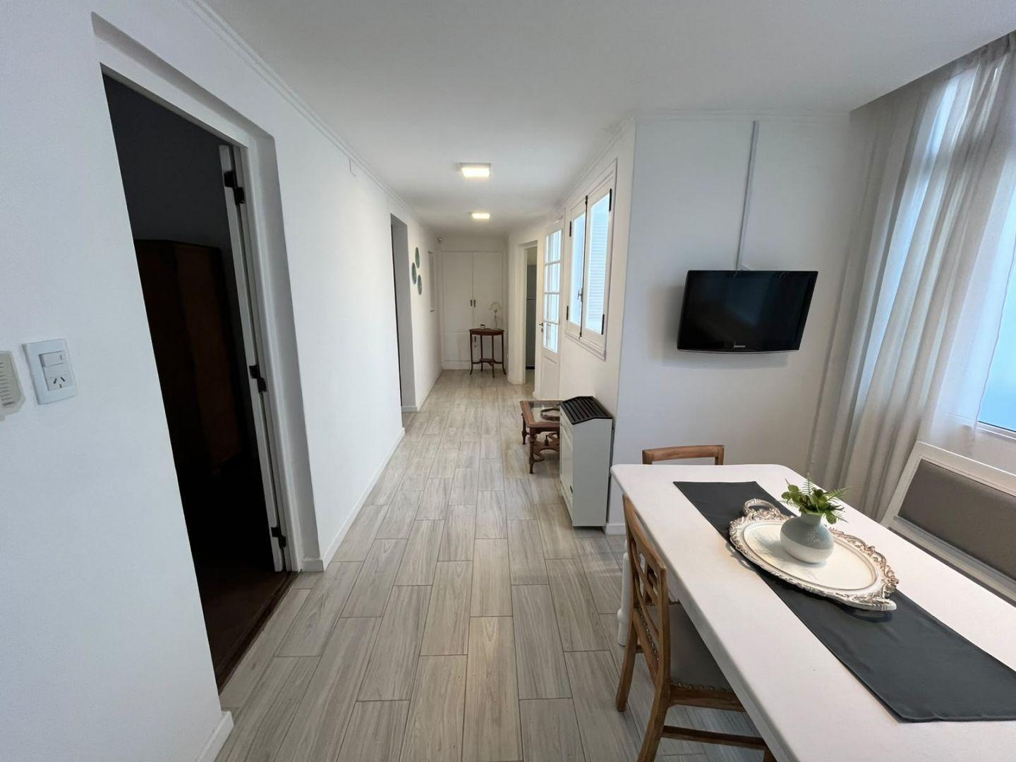Foto de PH en alquiler temporario 3 ambientes con patio interno - La Perla, imagen 2